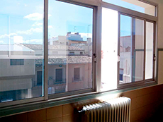 Colocación de láminas solares para ventanas